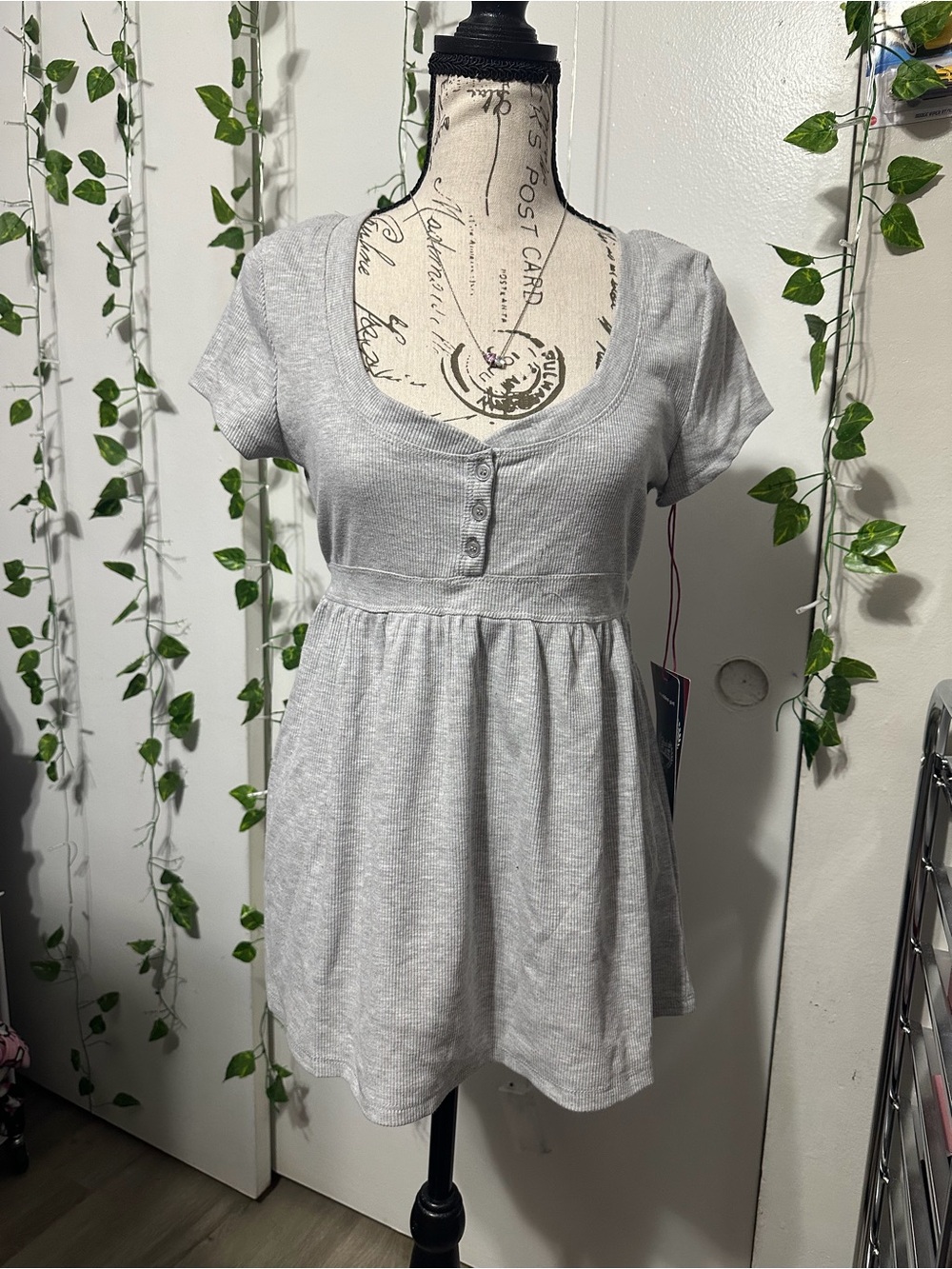 Madden Girl Light Gray Scoop Neck Short Sleeve Tunic